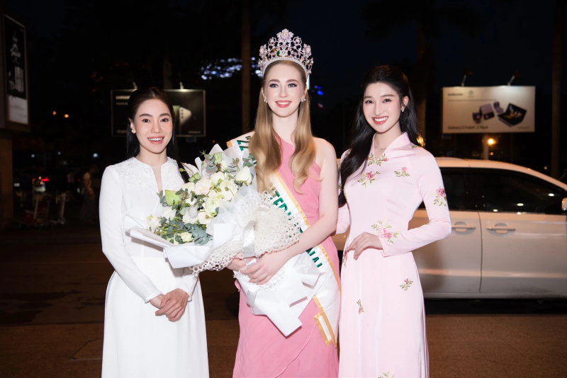 Đương kim Hoa hậu Quốc tế đến Việt Nam