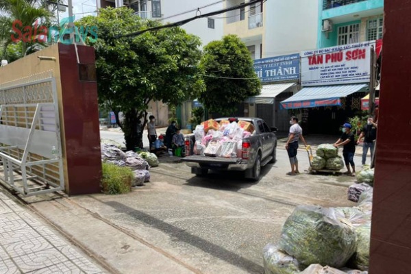 Đi chợ giúp, một phường ở TP.HCM bị ‘bom hàng' 30 đơn trong một ngày