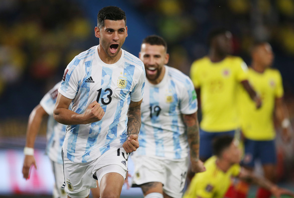 Argentina đánh rơi chiến thắng ở phút 90+4 sau khi dẫn 2-0 1