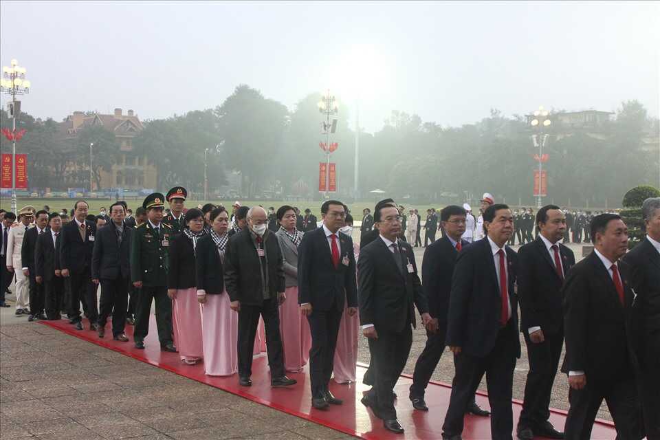 Đại biểu dự Đại hội XIII của Đảng vào Lăng viếng Chủ tịch Hồ Chí Minh 6