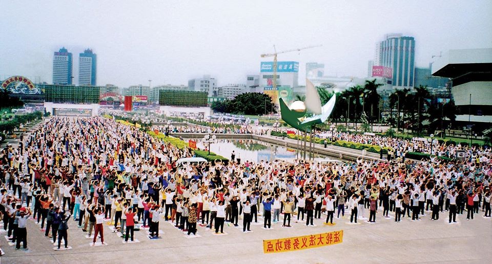 Hình ảnh cho thấy trước năm 1999, Pháp Luân Công rất phát triển ở Trung Quốc.