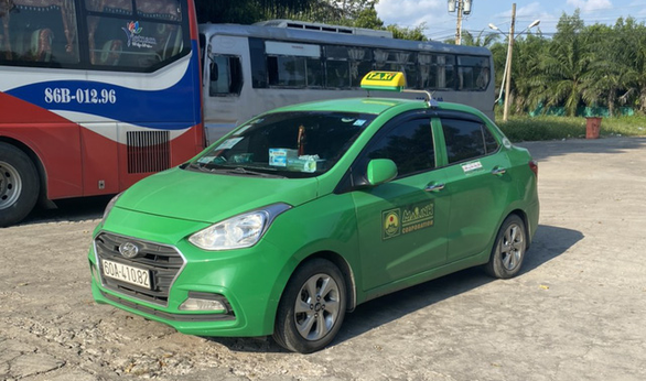 Bình Thuận liên tục phát hiện xe ưu tiên lợi dụng chở người từ vùng dịch về - Ảnh 3.