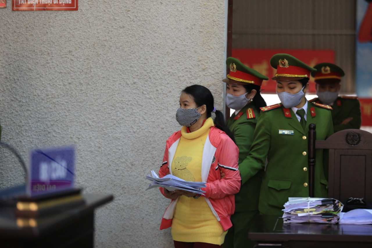 Mẹ nữ sinh giao gà ở Điện Biên bật khóc kêu oan tại phiên tòa xử tội buôn bán ma túy 1