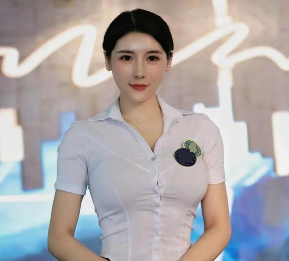 Người đẹp phòng gym Trung Quốc diện đồ cổ trang tôn ngực đầy nhưng bị chê nam tính