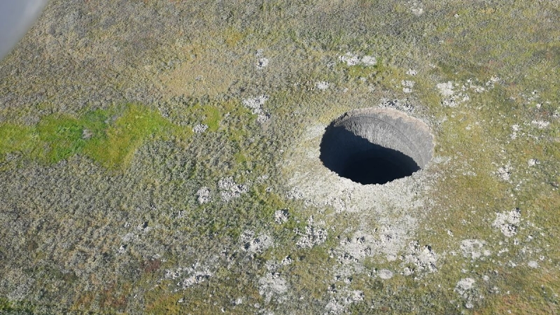 Giải mã bí ẩn: Những chiếc hố khổng lồ xuất hiện ở Siberia