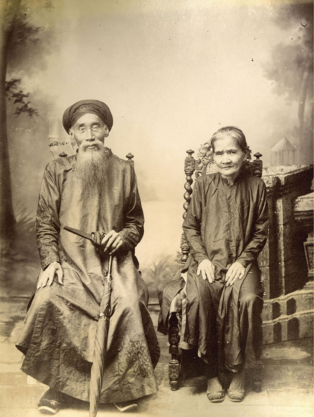 Cặp vợ chồng già được nhiếp ảnh gia Aurélien Pestel chụp vào khoảng năm 1890.