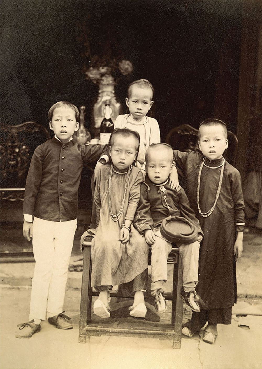 Trẻ em Việt Nam thập niên cuối thế kỷ 19 qua ống kính của Aurélien Pestel.