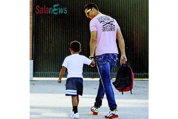 Ronaldo được nhà trường đề nghị không tự đưa con đi học để tránh tắc đường