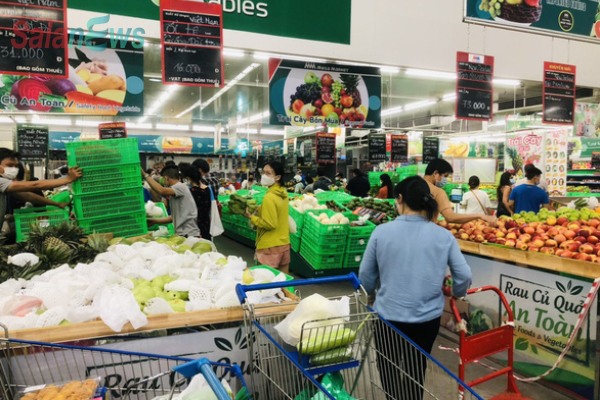 Nhiều siêu thị lớn ở TP.HCM vẫn hoạt động, mua bán cách nào?
