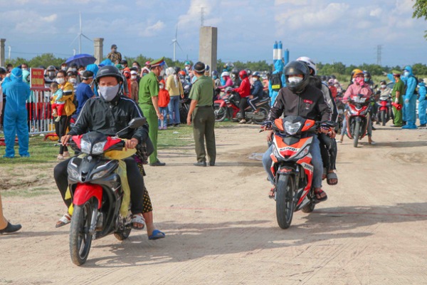 Ninh Thuận lập biên bản 1.362 trường hợp về quê, tạm giữ 679 xe máy - Ảnh 1.
