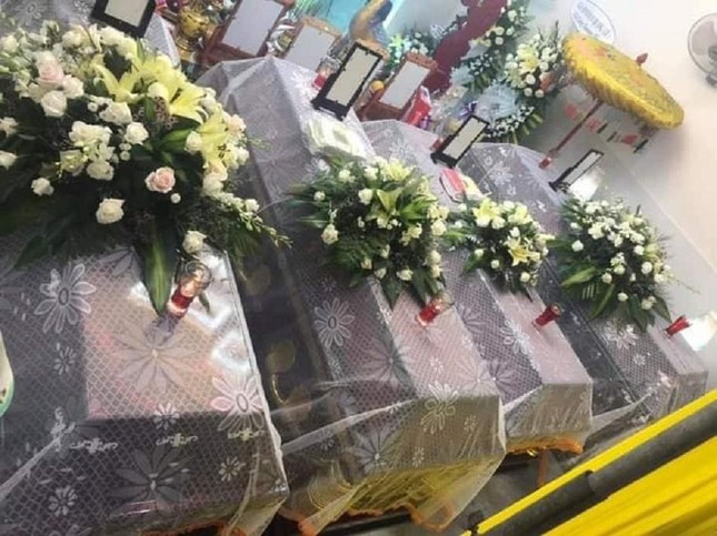 Đẫm nước mắt tang lễ gia đình có 4 người t.ử v.o.n.g trong vụ cháy ở Quảng Ngãi 2
