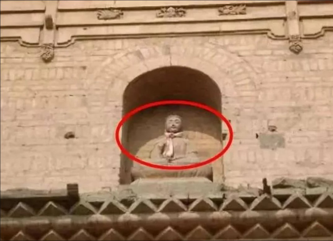 Tượng Phật ‘hiển linh’, đưa tay đón bé gái rơi từ tầng 12 của tòa tháp - Ảnh 2